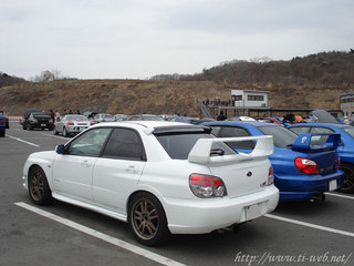 本庄サーキットのパドックで撮影